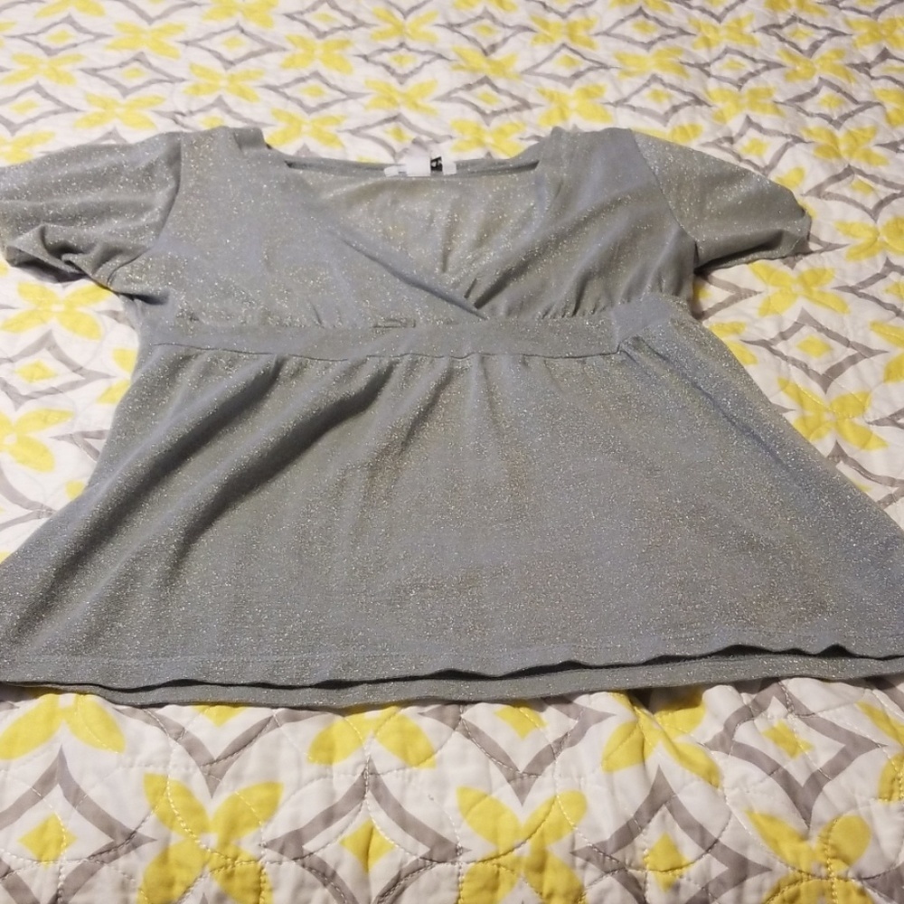 👩 shimmery grey top ❤
